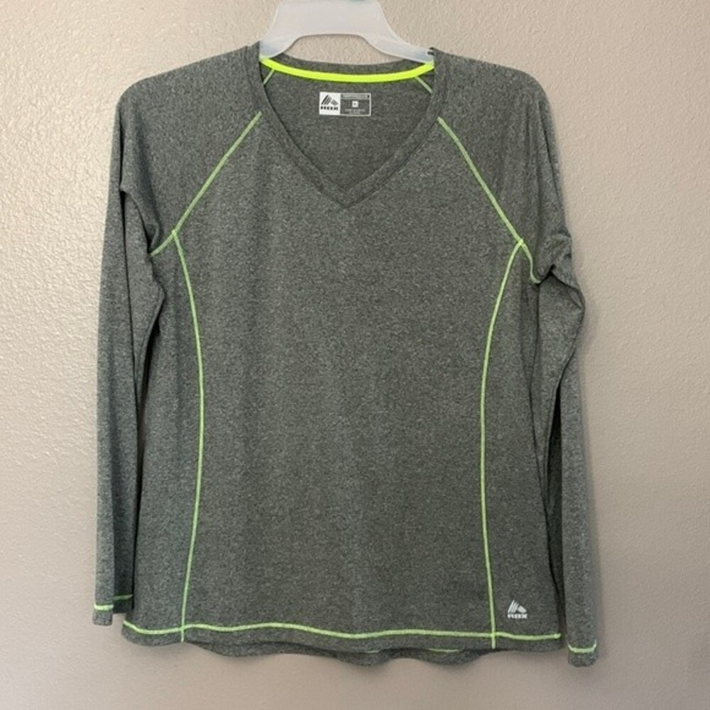 Reebok women Performance grey long sleeve top. Gray. Size XL